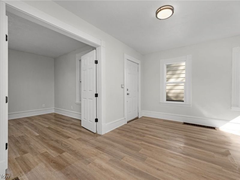7802 Jones Road, Cleveland, OH 44105 Photo 3