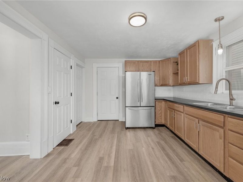 7802 Jones Road, Cleveland, OH 44105 Photo 5