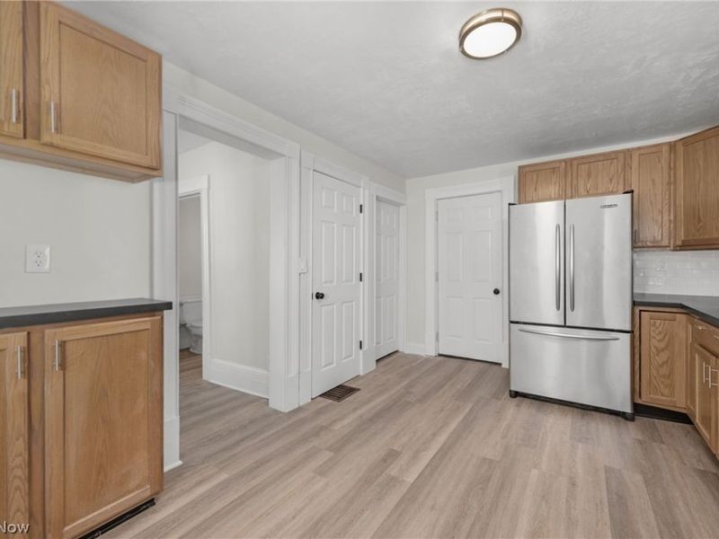 7802 Jones Road, Cleveland, OH 44105 Photo 6
