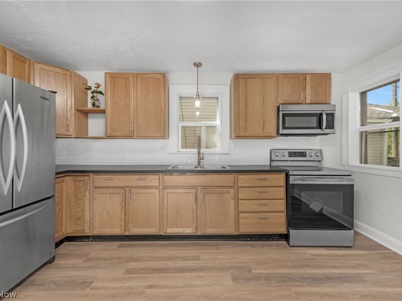 7802 Jones Road, Cleveland, OH 44105 Photo 7
