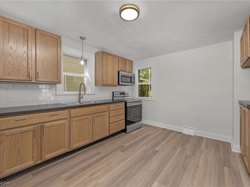 7802 Jones Road, Cleveland, OH 44105 Photo 8