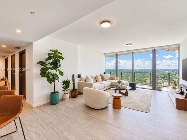 1000 Brickell Plz , Unit 4706, Miami, FL 33131