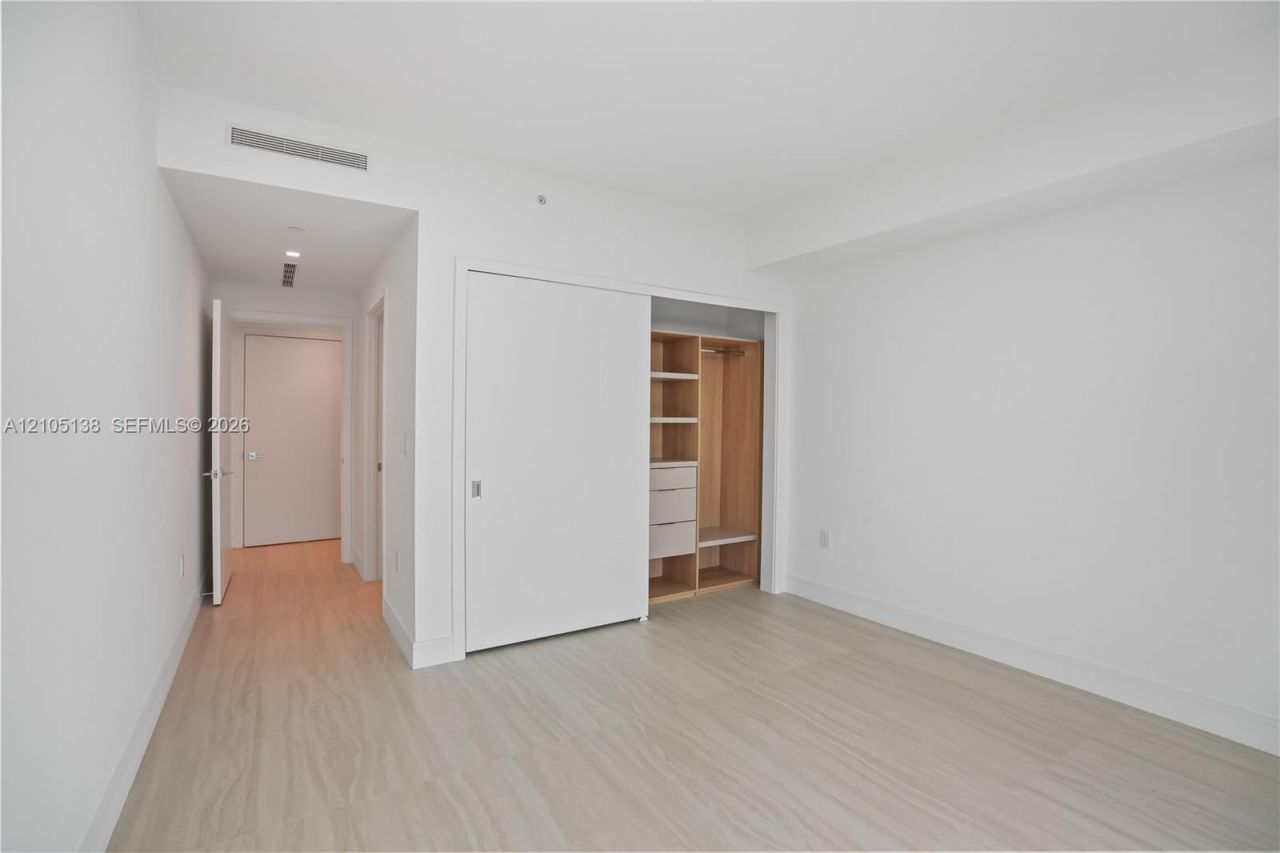 2411 Laguna Circle, Unit 1505, North Miami, FL 33181 Photo