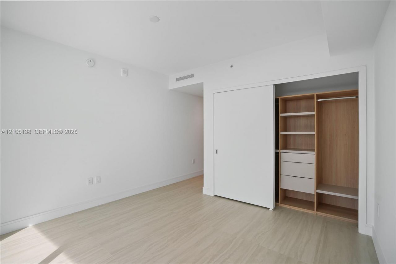 2411 Laguna Circle, Unit 1505, North Miami, FL 33181 Photo
