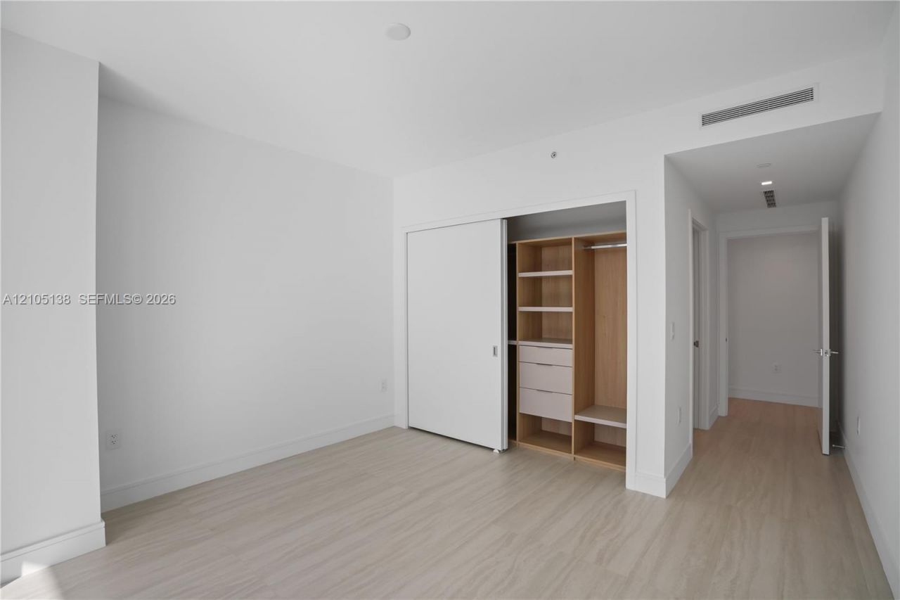 2411 Laguna Circle, Unit 1505, North Miami, FL 33181 Photo