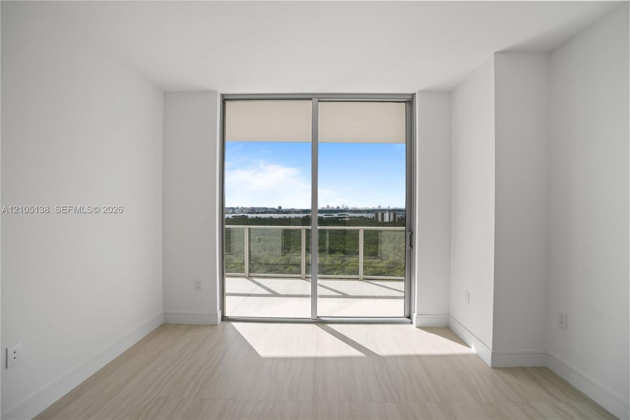 2411 Laguna Circle, Unit 1505, North Miami, FL 33181 Photo
