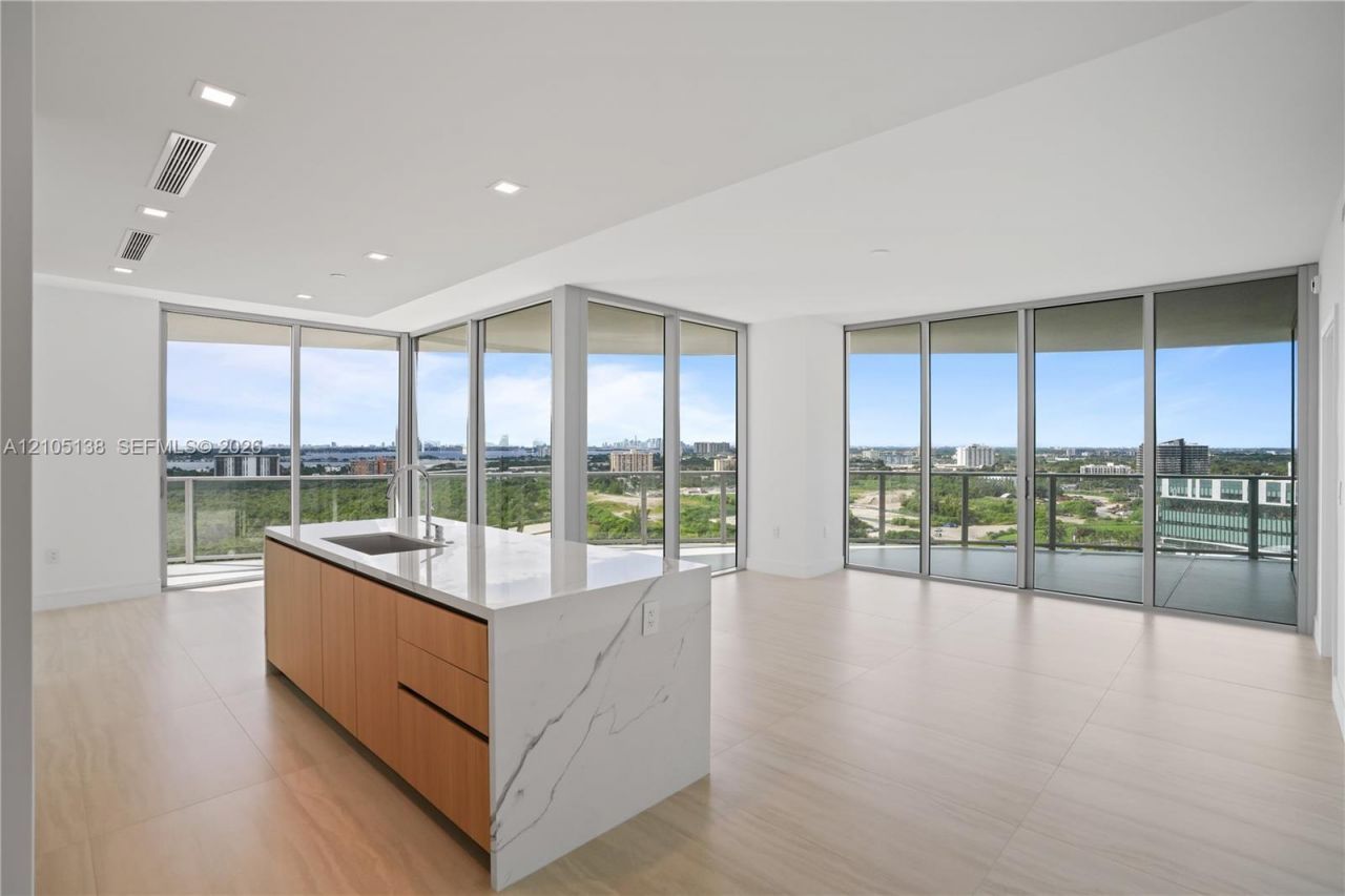2411 Laguna Circle, Unit 1505, North Miami, FL 33181 Photo