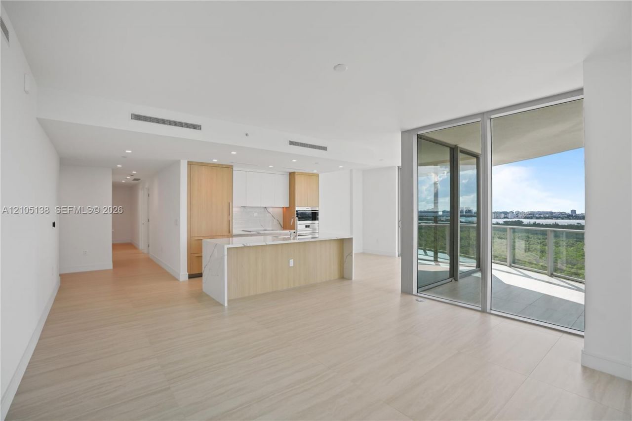 2411 Laguna Circle, Unit 1505, North Miami, FL 33181 Photo