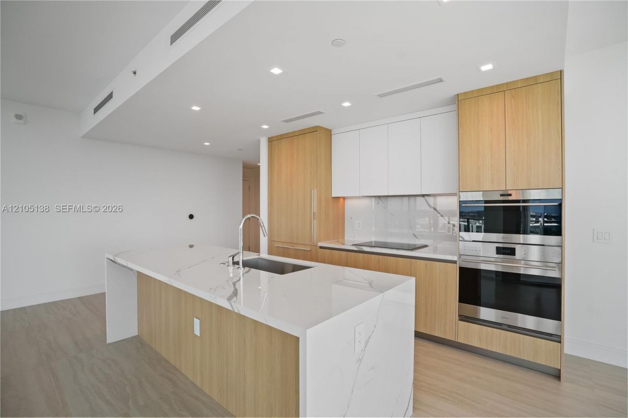 2411 Laguna Circle, Unit 1505, North Miami, FL 33181 Photo