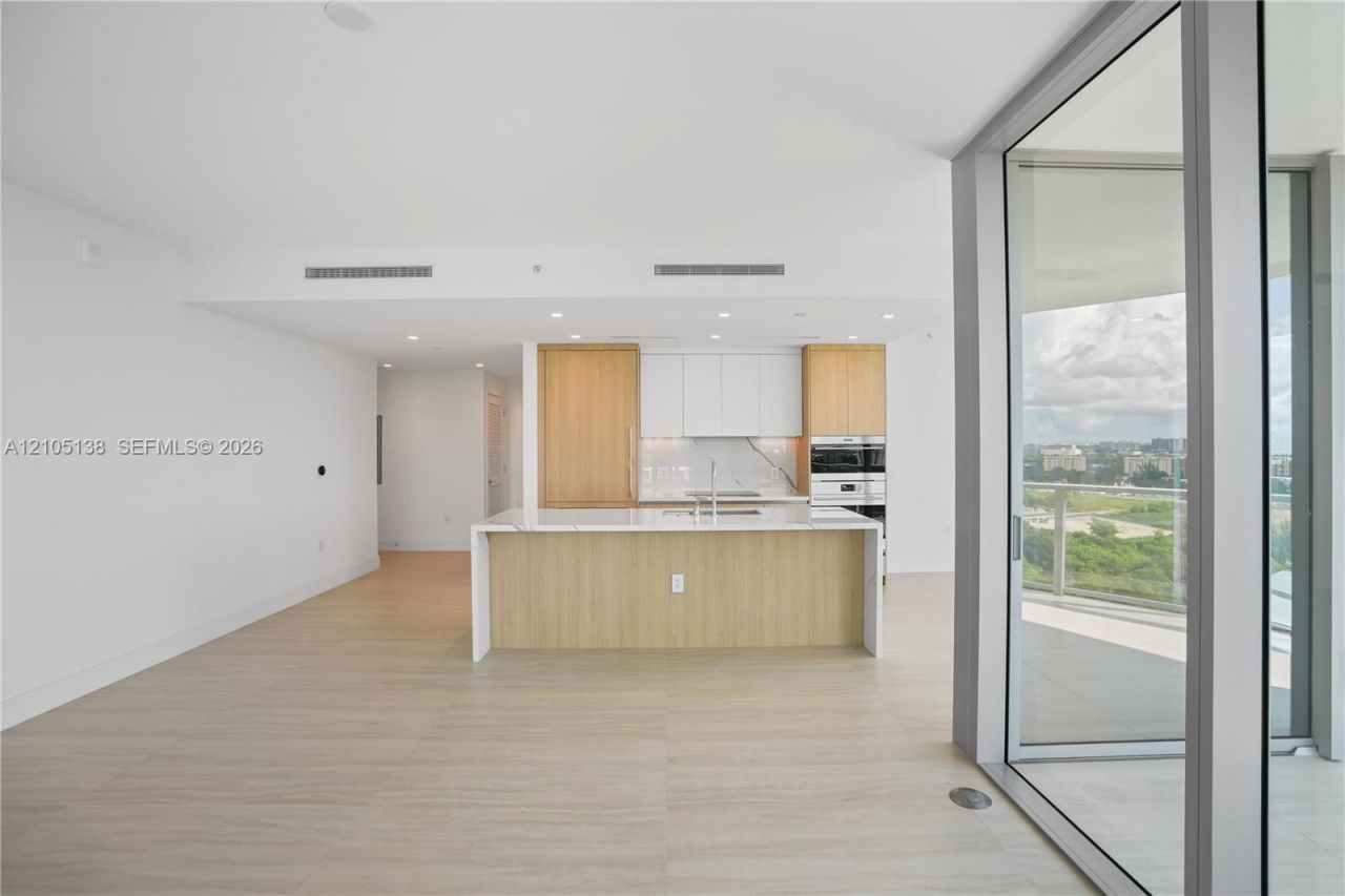 2411 Laguna Circle, Unit 1505, North Miami, FL 33181 Photo