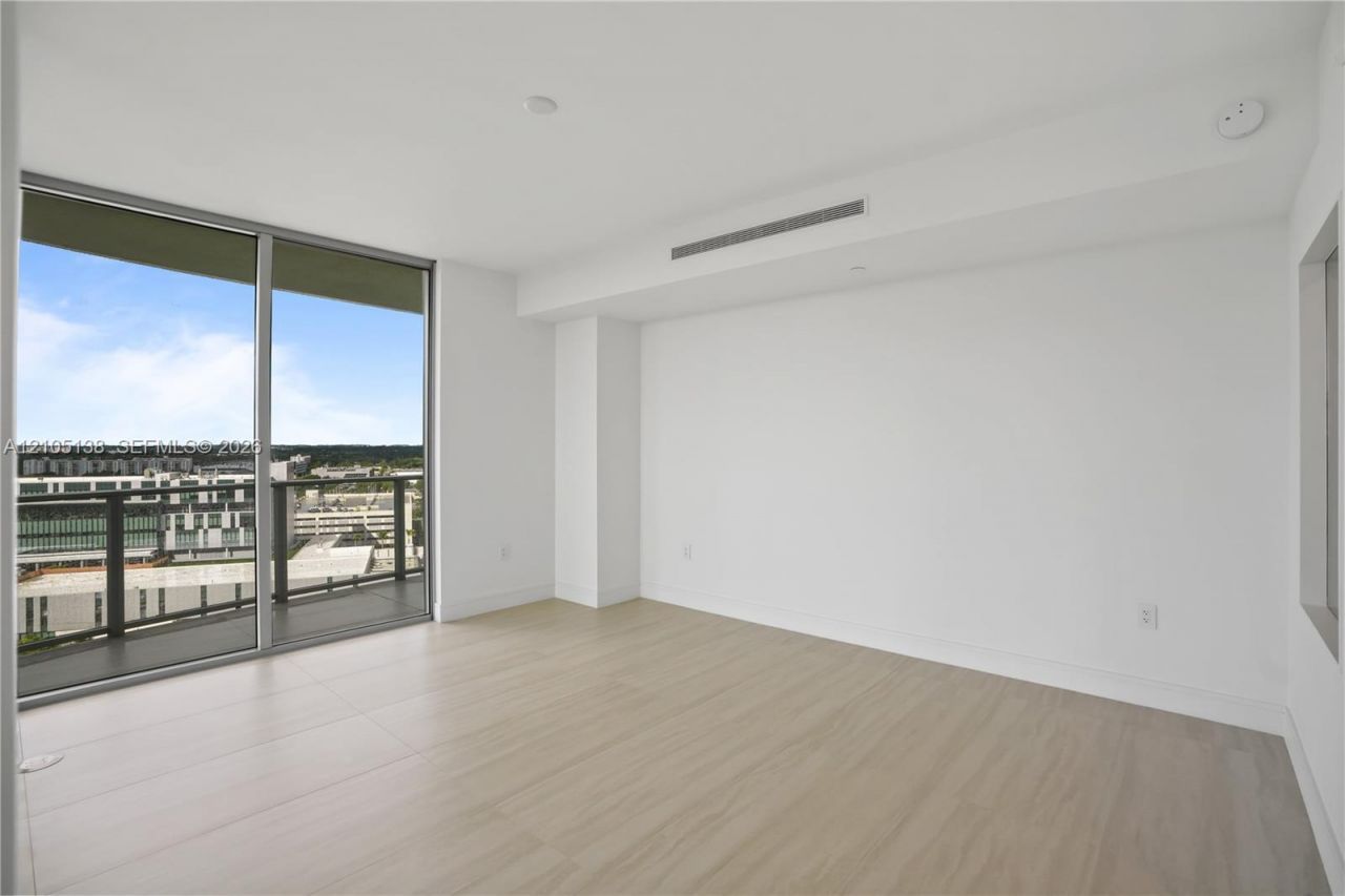 2411 Laguna Circle, Unit 1505, North Miami, FL 33181 Photo
