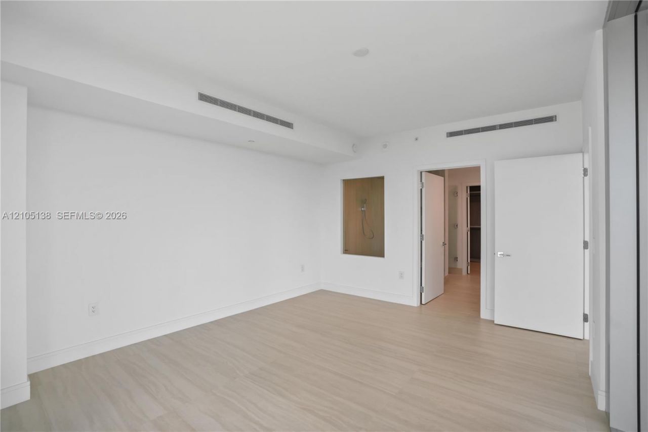 2411 Laguna Circle, Unit 1505, North Miami, FL 33181 Photo