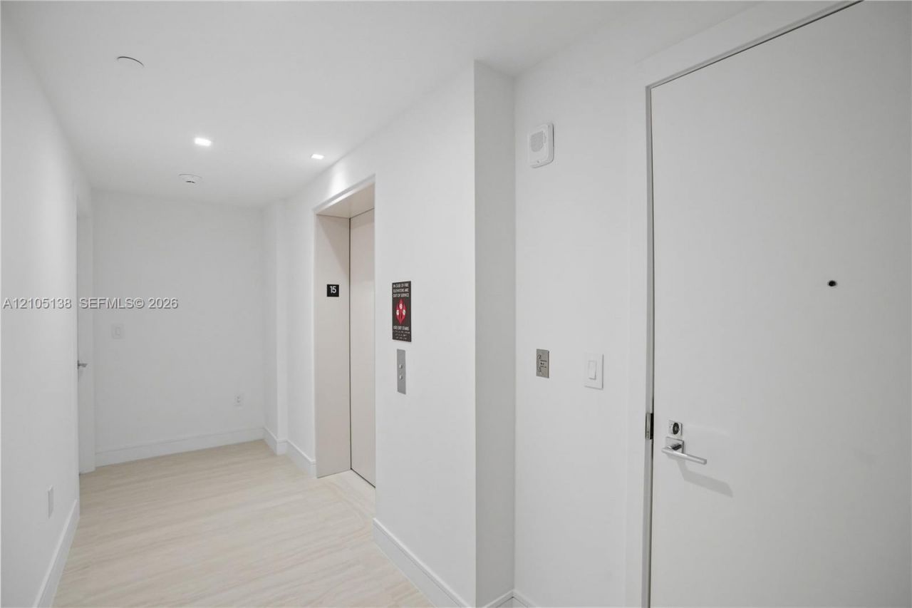 2411 Laguna Circle, Unit 1505, North Miami, FL 33181 Photo