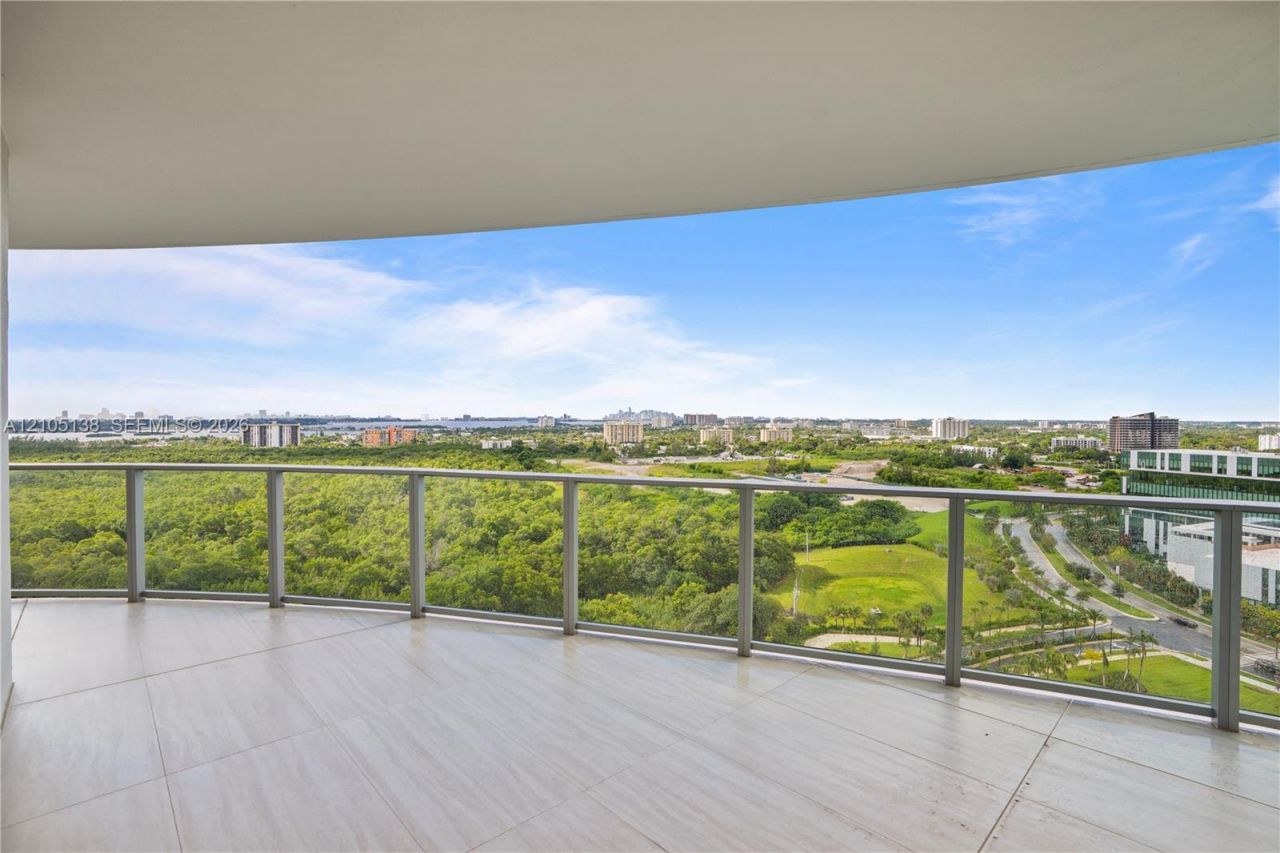 2411 Laguna Circle, Unit 1505, North Miami, FL 33181 Photo