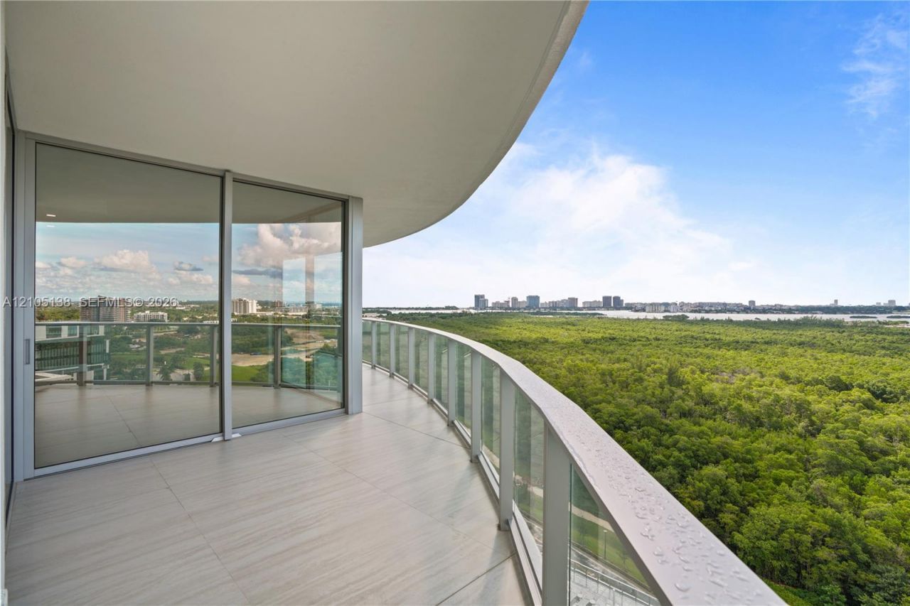2411 Laguna Circle, Unit 1505, North Miami, FL 33181 Photo