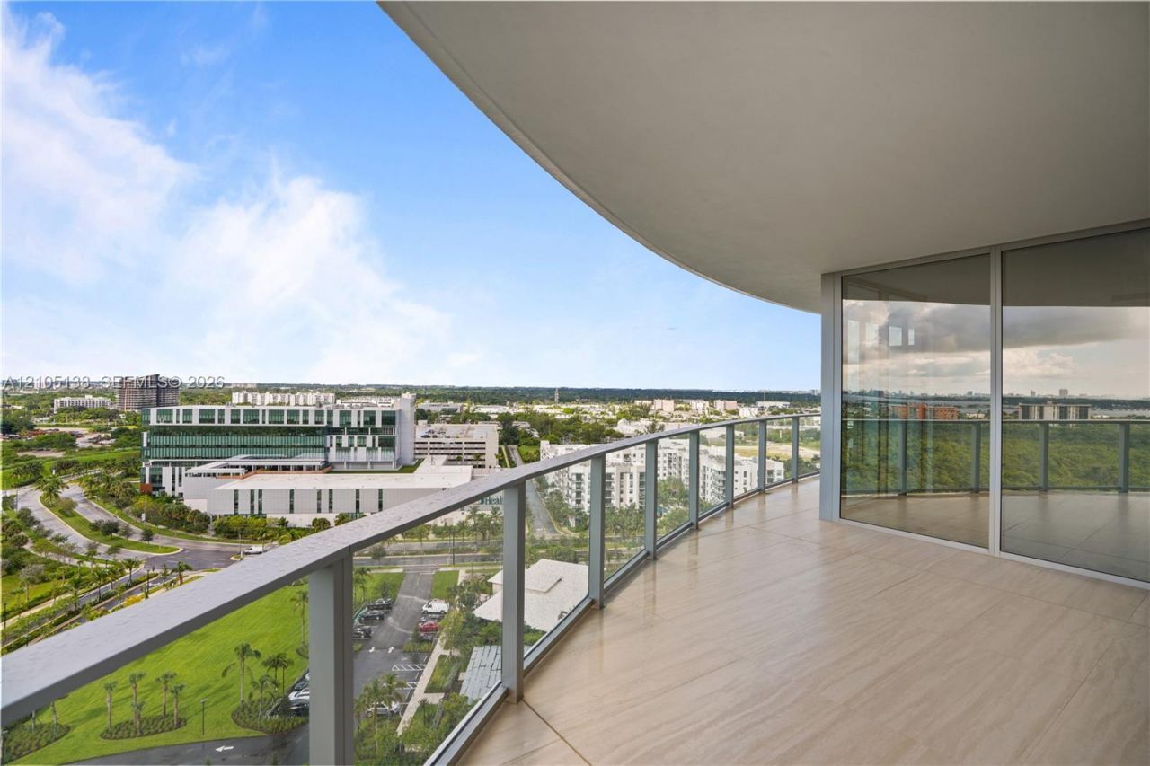 2411 Laguna Circle, Unit 1505, North Miami, FL 33181 Photo