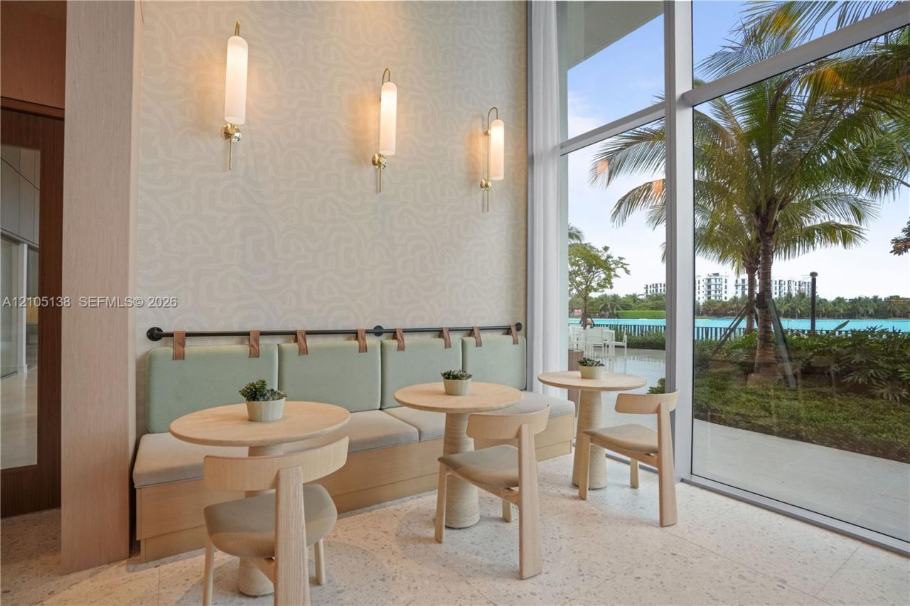 2411 Laguna Circle, Unit 1505, North Miami, FL 33181 Photo