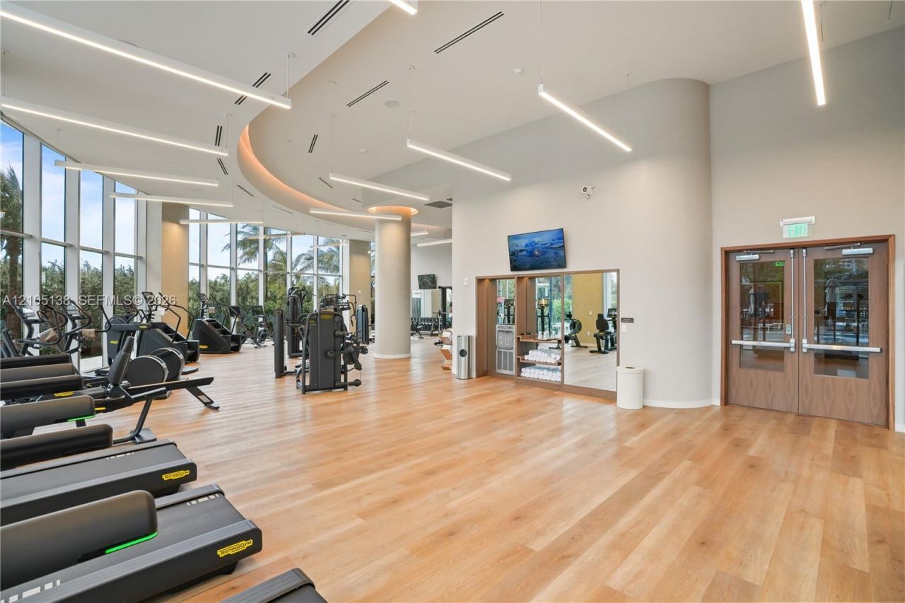 2411 Laguna Circle, Unit 1505, North Miami, FL 33181 Photo