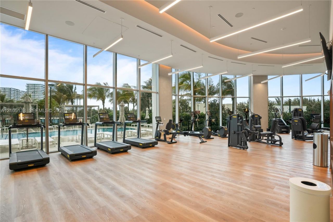 2411 Laguna Circle, Unit 1505, North Miami, FL 33181 Photo