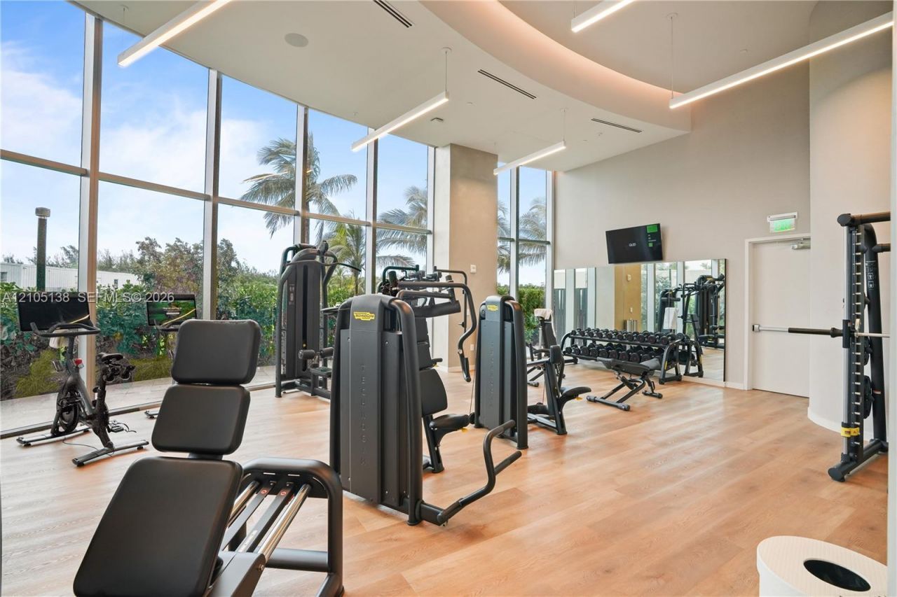 2411 Laguna Circle, Unit 1505, North Miami, FL 33181 Photo