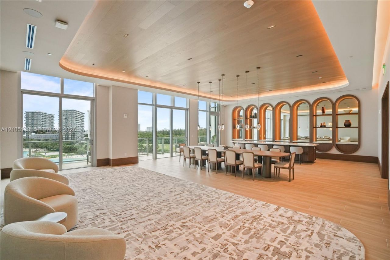 2411 Laguna Circle, Unit 1505, North Miami, FL 33181 Photo