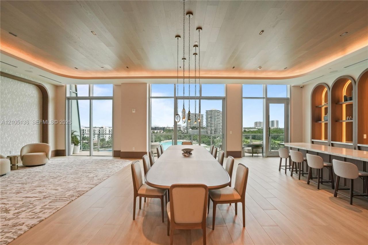 2411 Laguna Circle, Unit 1505, North Miami, FL 33181 Photo