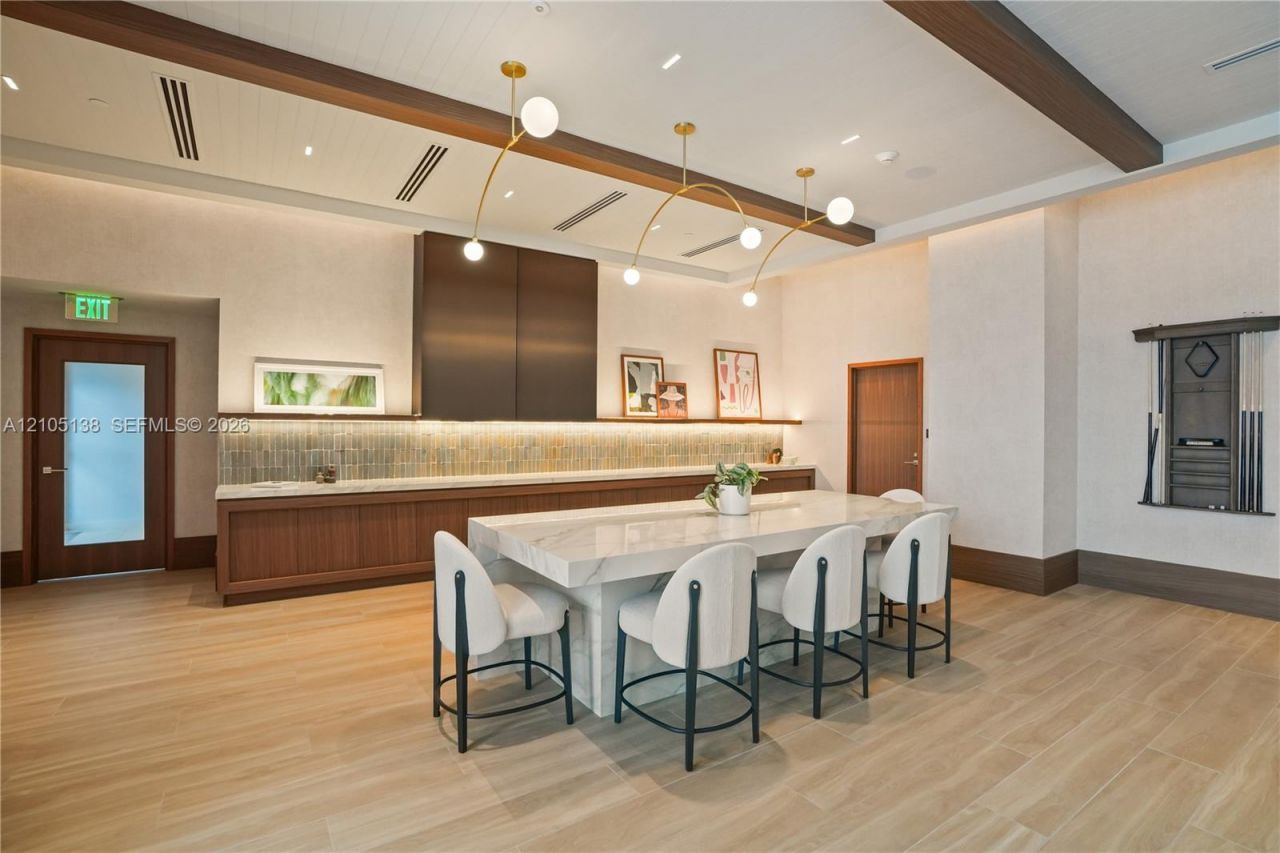 2411 Laguna Circle, Unit 1505, North Miami, FL 33181 Photo
