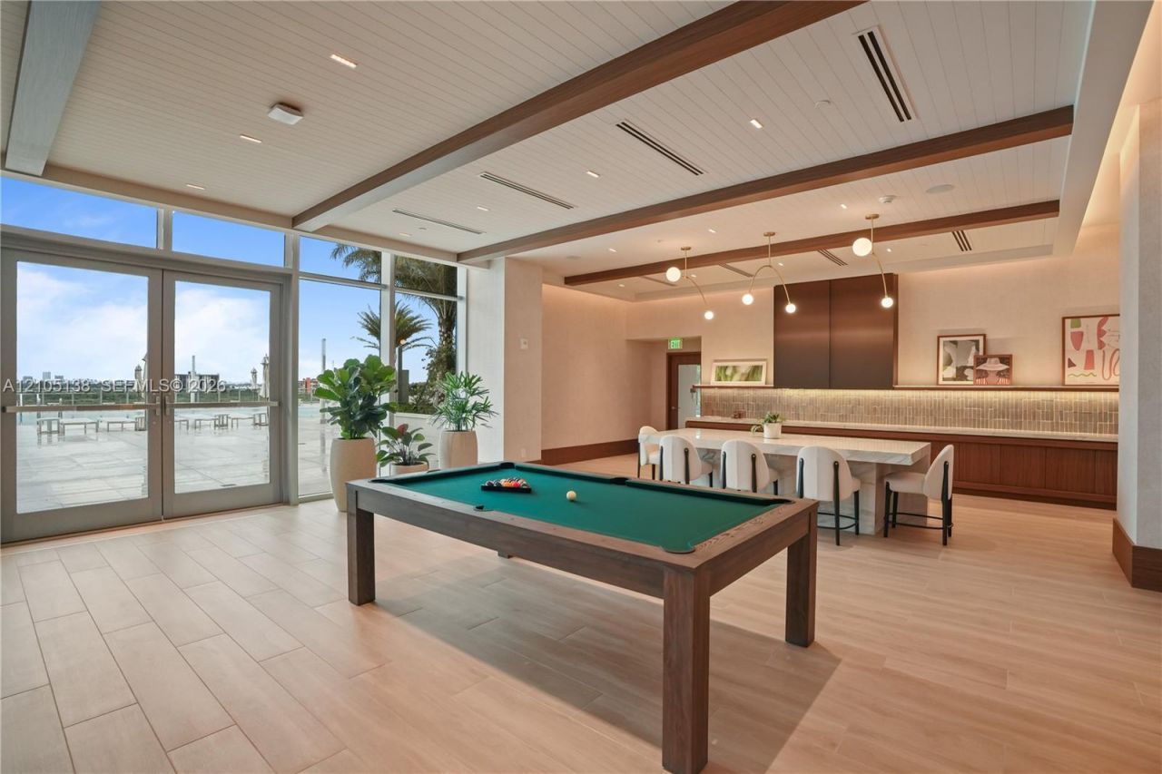 2411 Laguna Circle, Unit 1505, North Miami, FL 33181 Photo
