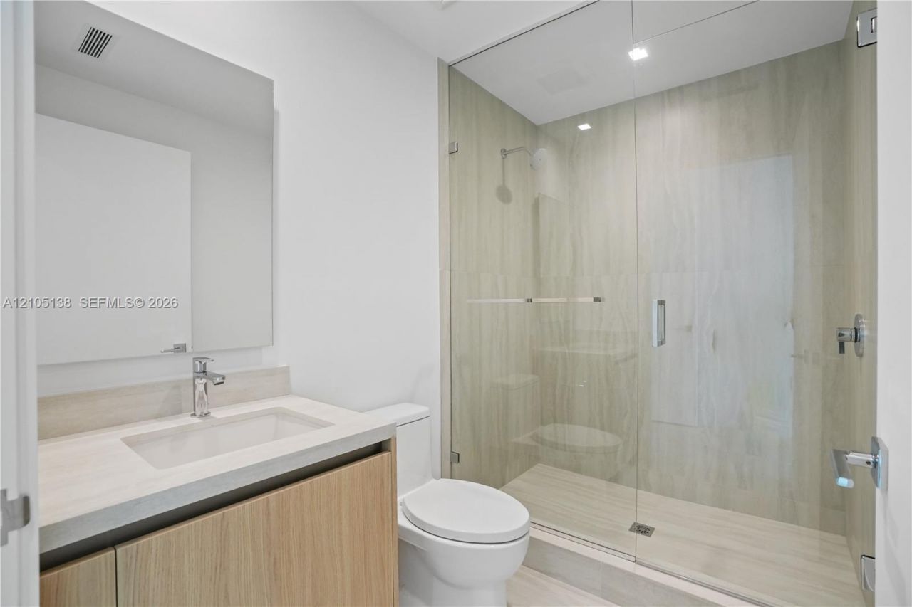 2411 Laguna Circle, Unit 1505, North Miami, FL 33181 Photo