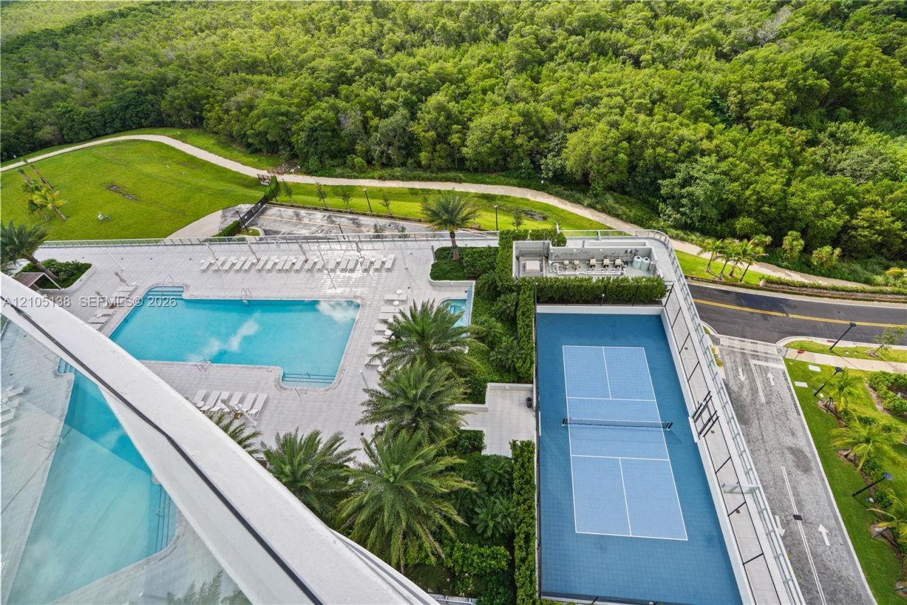 2411 Laguna Circle, Unit 1505, North Miami, FL 33181 Photo
