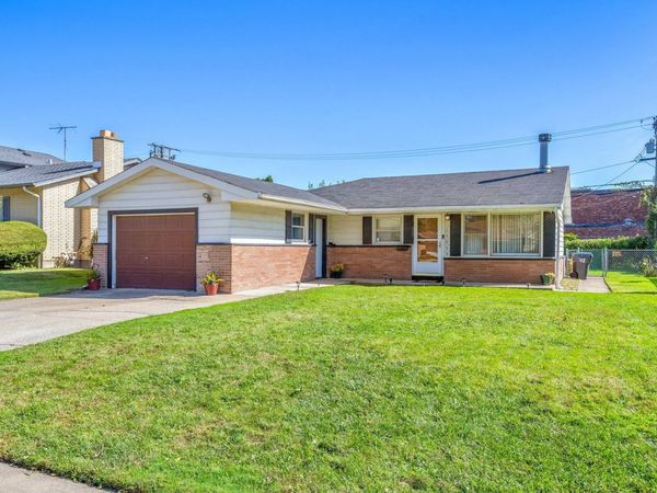 15359 Dobson Avenue , South Holland, IL 60473