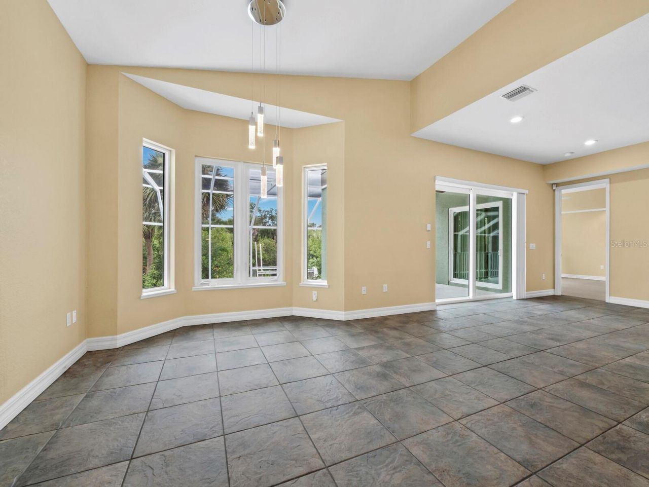 182 Island Circle, Sarasota, FL 34242 Photo
