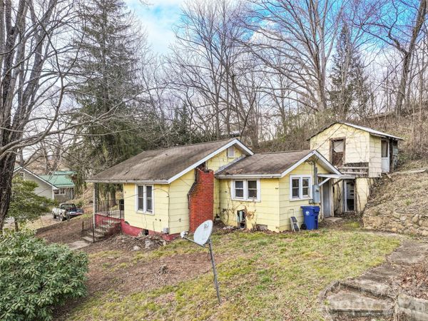 75 Travis Street , Clyde, NC 28721