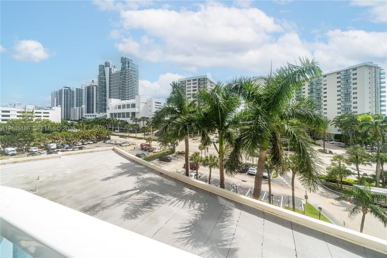 Please Call For Address, Unit 419, Hollywood, FL 33019 Photo