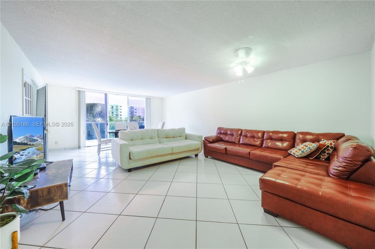 Please Call For Address, Unit 419, Hollywood, FL 33019 Photo