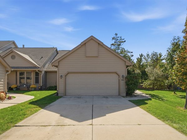 2014 Maple Circle, West Des Moines, IA 50265