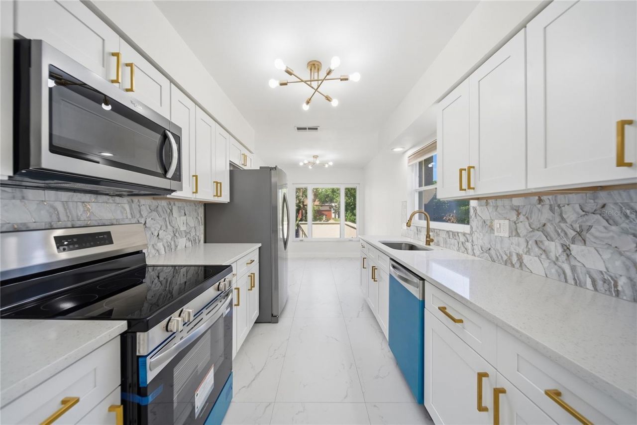 6203 Courtside Drive , Unit 21, Bradenton, FL 34210 Photo