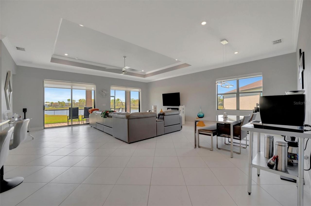 6620 35th Court E, Sarasota, FL 34243 Photo
