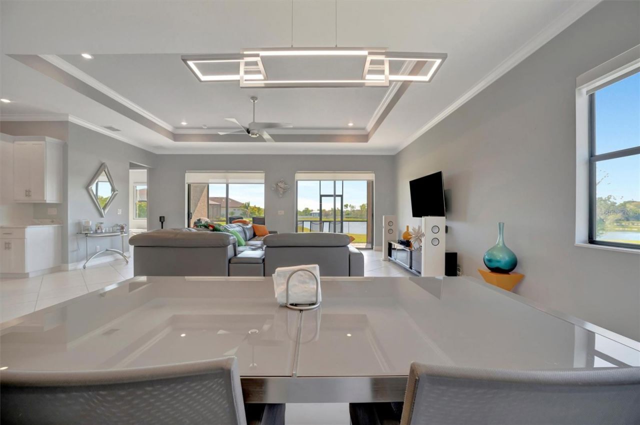 6620 35th Court E, Sarasota, FL 34243 Photo