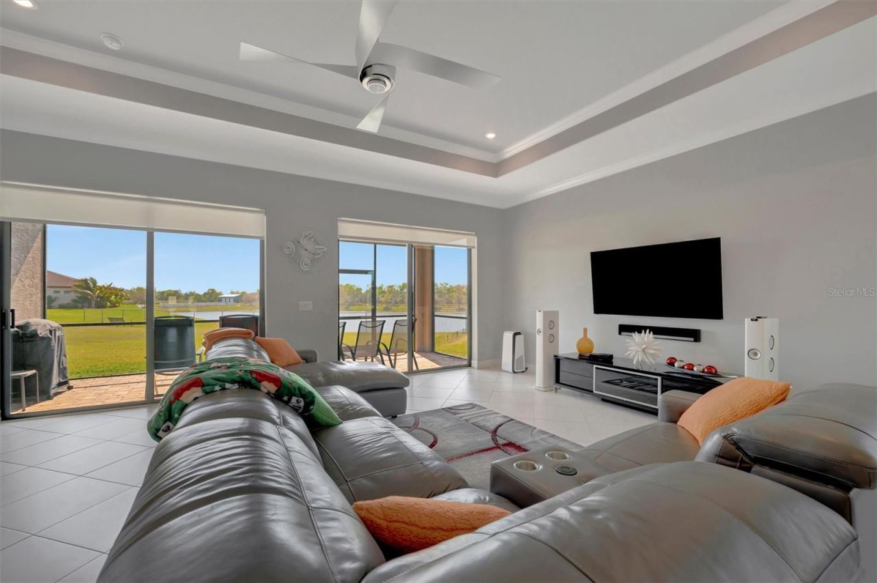 6620 35th Court E, Sarasota, FL 34243 Photo