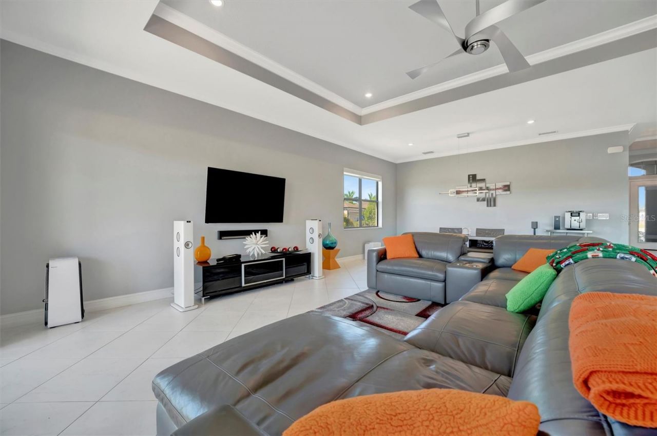 6620 35th Court E, Sarasota, FL 34243 Photo