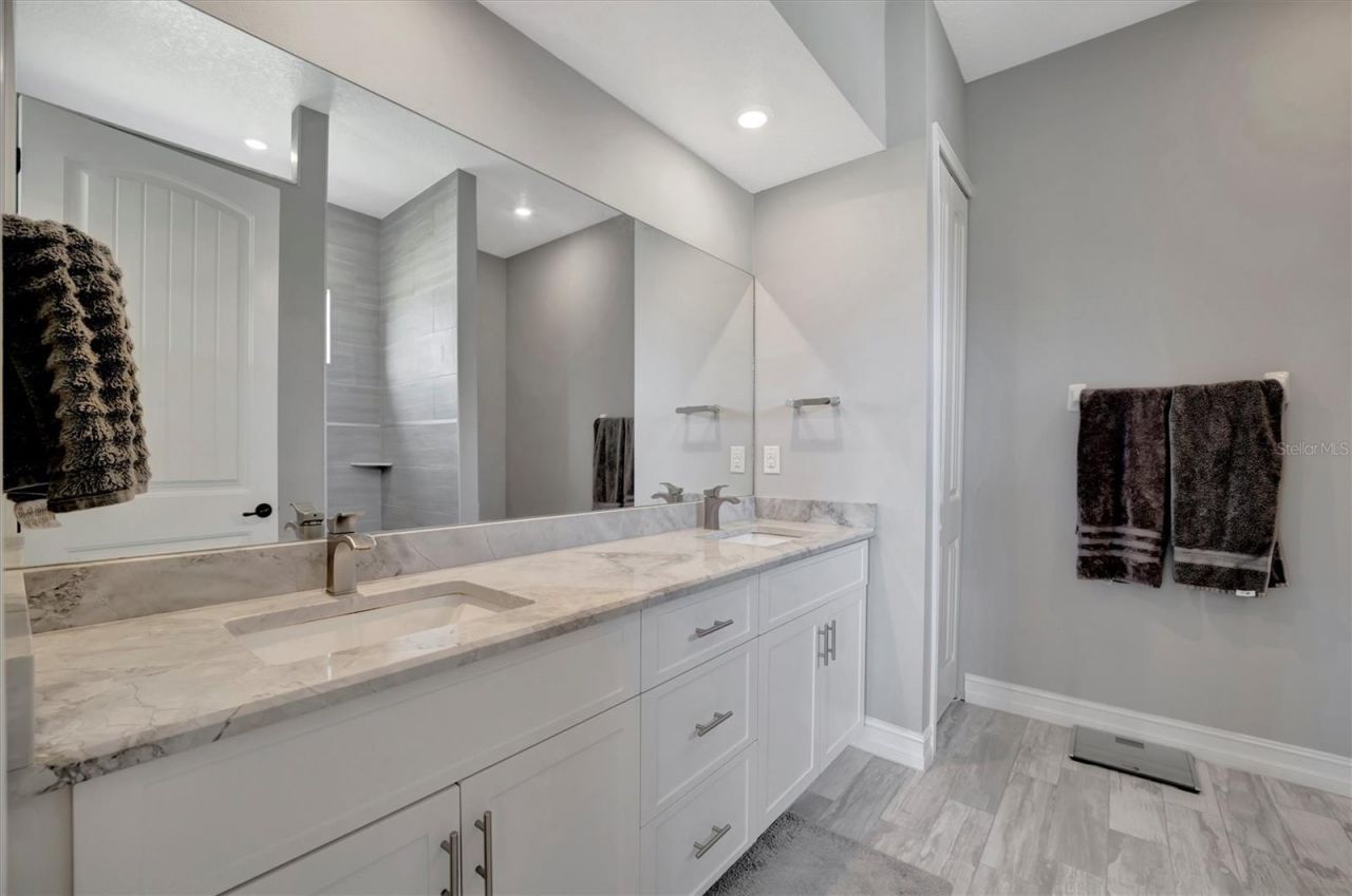 6620 35th Court E, Sarasota, FL 34243 Photo