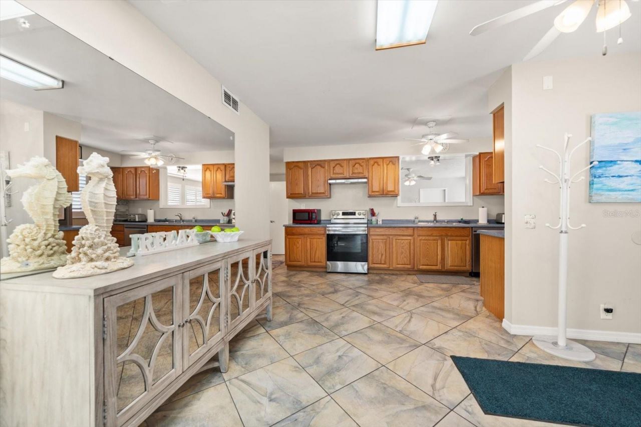 1512 Gulf Boulevard , Indian Rocks Beach, FL 33785 Photo