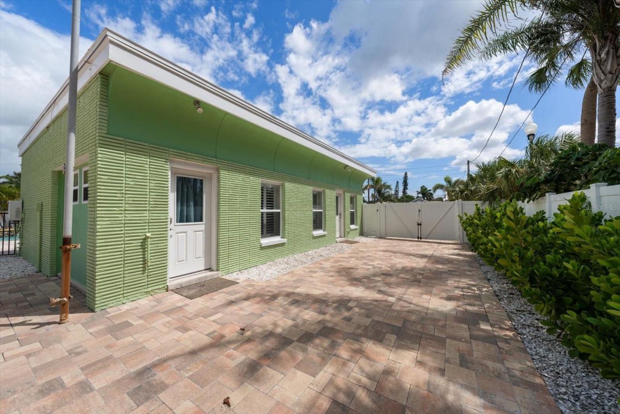 1512 Gulf Boulevard , Indian Rocks Beach, FL 33785 Photo