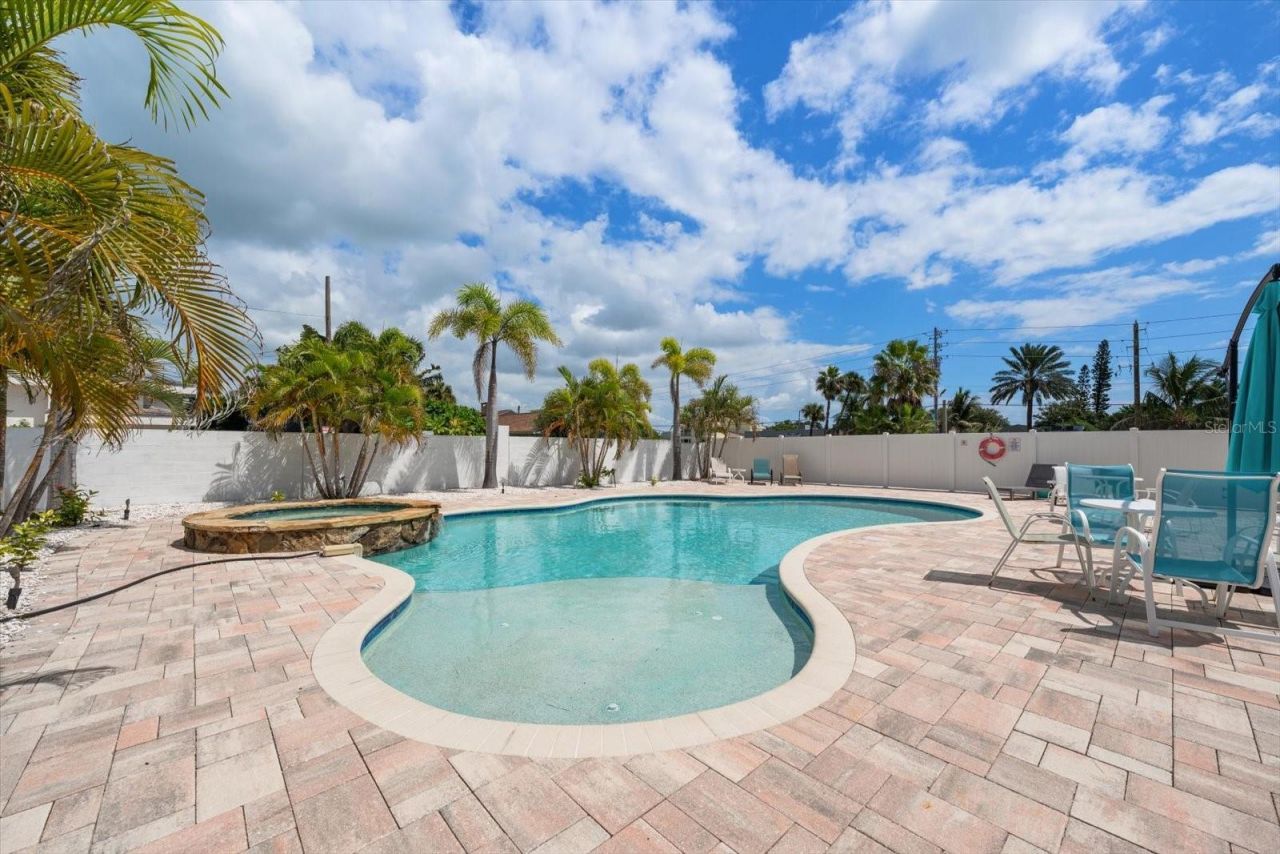 1512 Gulf Boulevard , Indian Rocks Beach, FL 33785 Photo