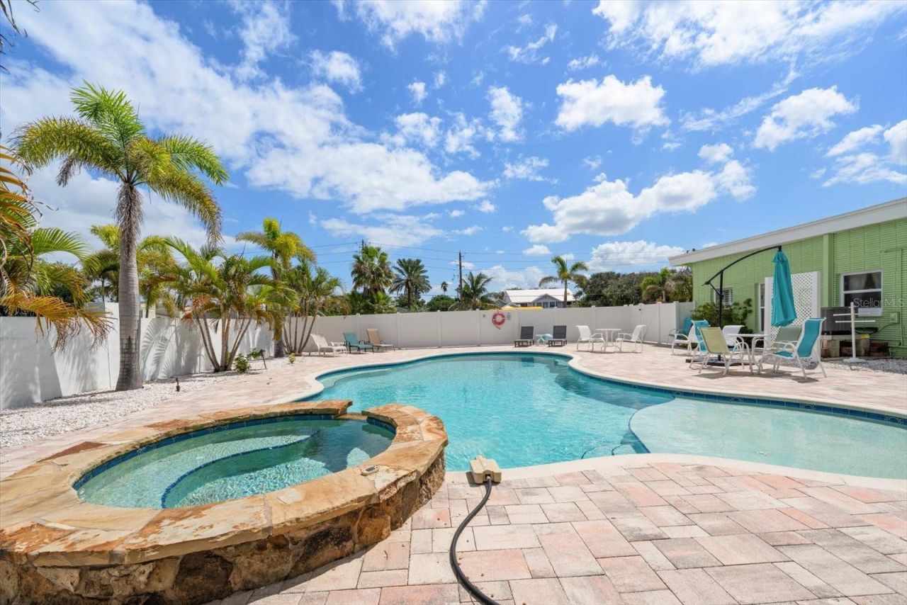 1512 Gulf Boulevard , Indian Rocks Beach, FL 33785 Photo