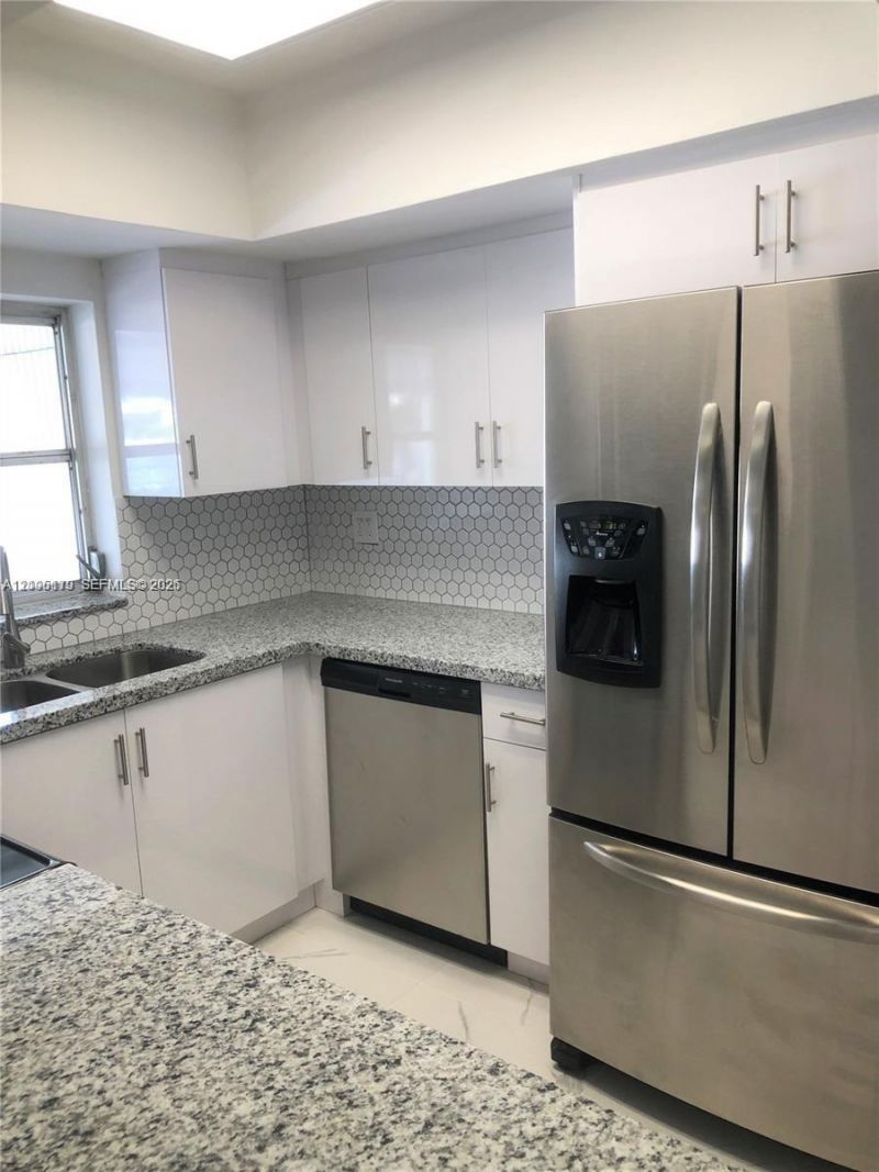 7443 Twin Sabal Dr , Miami Lakes, FL 33014 Photo