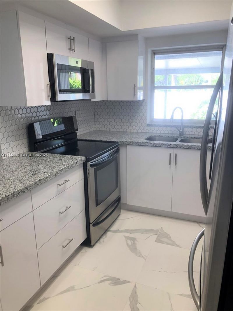 7443 Twin Sabal Dr , Miami Lakes, FL 33014 Photo