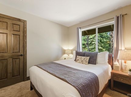 1468 June Way, South Lake Tahoe, CA 96150 Photo