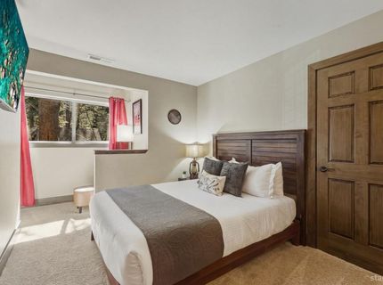 1468 June Way, South Lake Tahoe, CA 96150 Photo